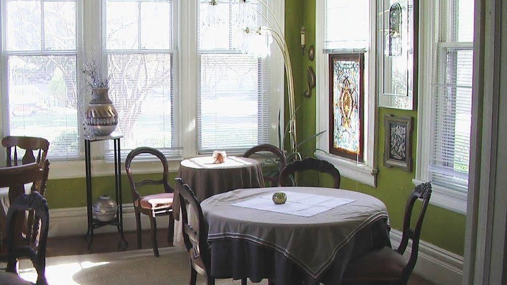 Inn Upon Moon River Plantation Chester Extérieur photo